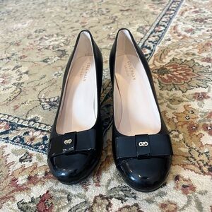 Cole Haan Elsie Black patent wedge W5.5 2.5 inch heel BNIB
